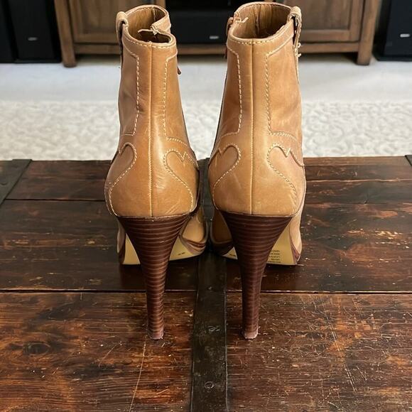 BCBGeneration Tan Leather Western Peeptoe Heels 4" Size 9 - Picture 2 of 8